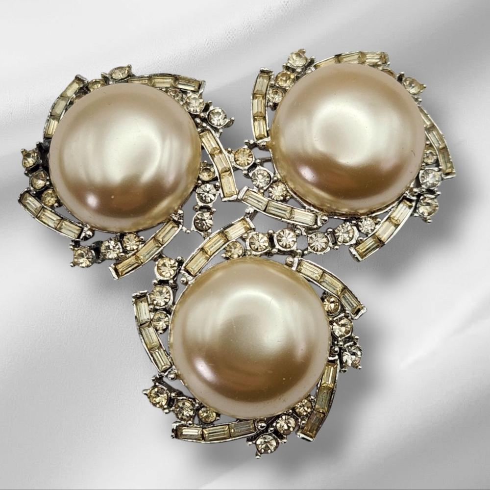 Coro Pearl and Crystal Brooch - Silver and Cream